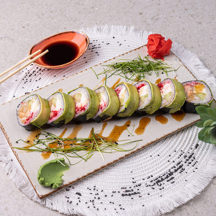 Рол з креветкою та лососем темпура