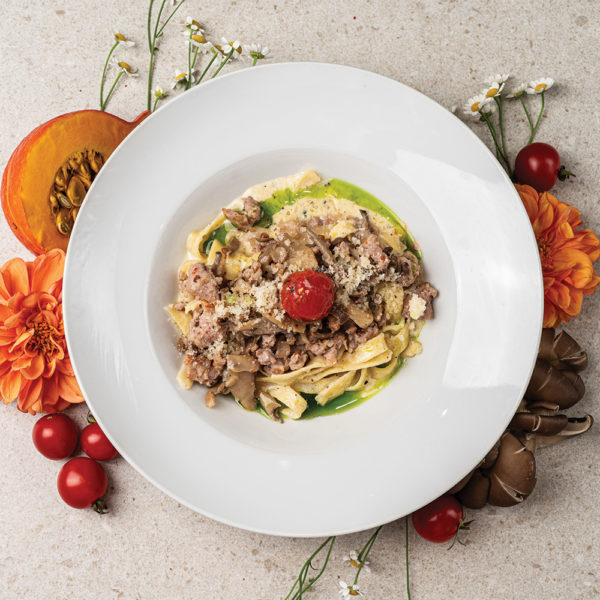 Паста з сальсічею, гливами, трюфелем та пюре гарбуза